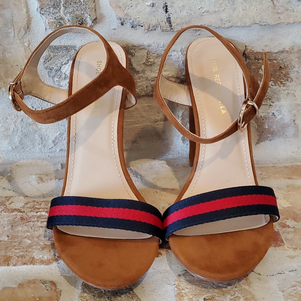 Shoe Republic LA Tan Navy Red Block Heels - Picture 4 of 7